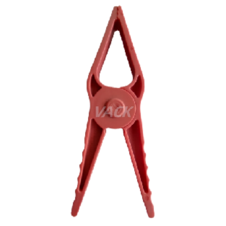 Insulating blanket clip